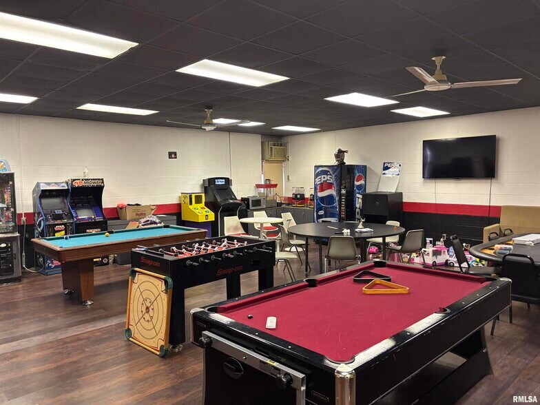 More Photos Of 1850 S Bluff Blvd, Clinton Schools For Sale