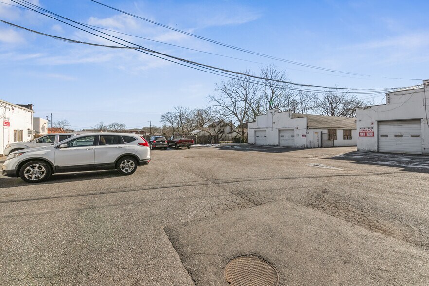 More Photos Of 318 E Main St, Patchogue Freestanding For Sale