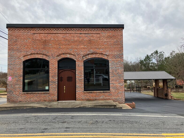 More Photos Of 157 N Main St, Bostic Office For Sale