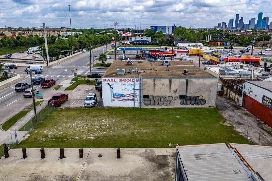 More Photos Of 4801 Katy Fwy, Houston Warehouse For Lease