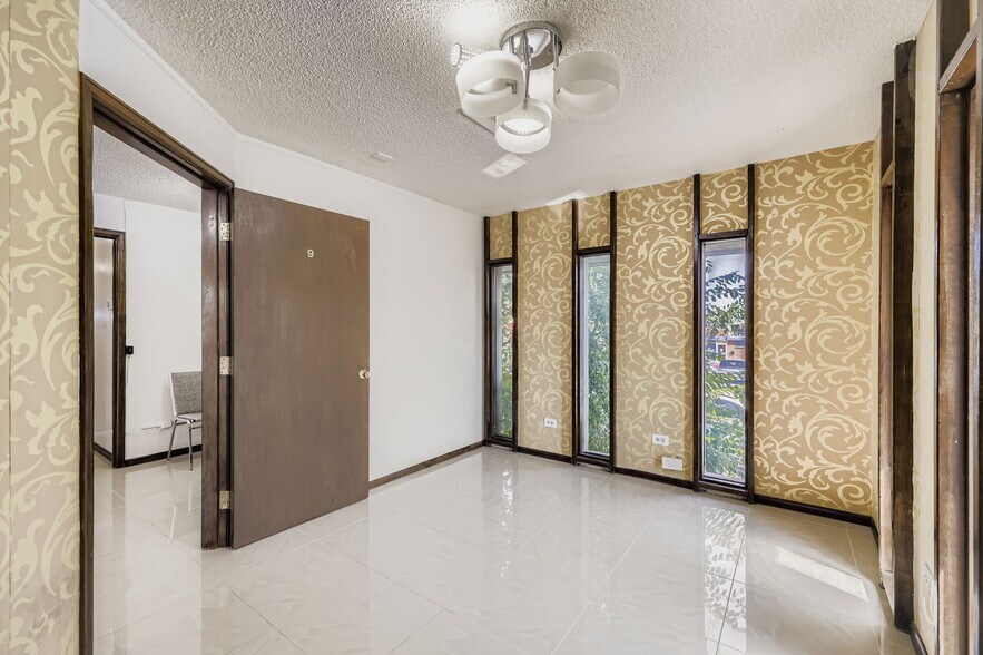 More Photos Of 4219 S Broadway, Englewood Medical For Sale