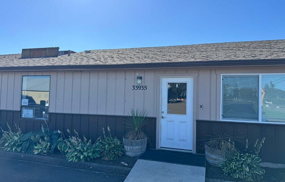 More Photos Of 33935 Highway 99E, Tangent Office Residential For Lease