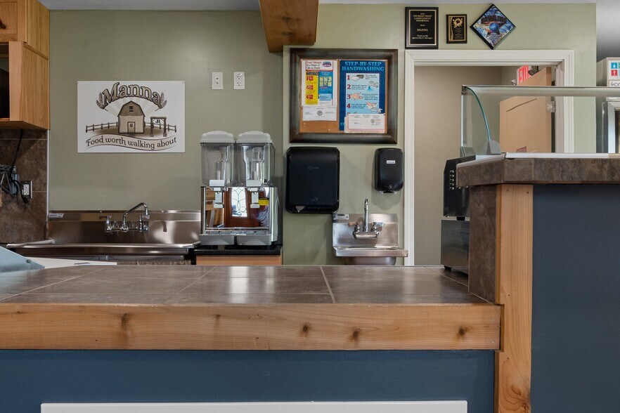 More Photos Of 915 S Clinton St, Stockbridge Restaurant For Sale