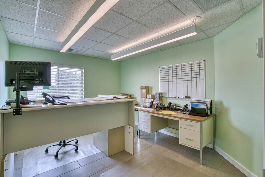 More Photos Of 1120 Boston Ave, Longmont Warehouse For Lease
