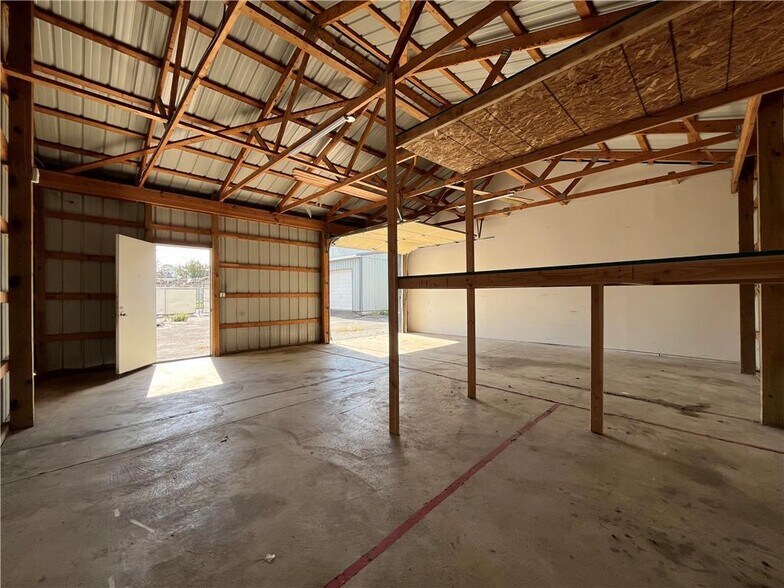 More Photos Of 1611 Spruce St, Easton Flex For Lease