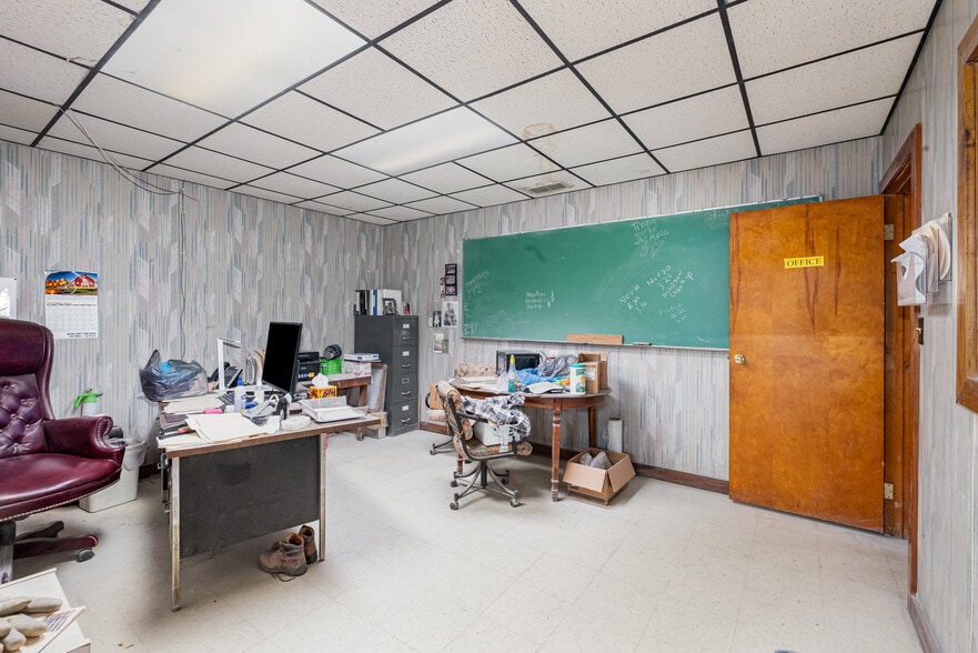 More Photos Of 330 N Front St, Ripley Flex For Sale