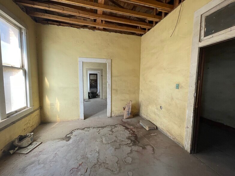 More Photos Of , Laredo General Retail For Sale