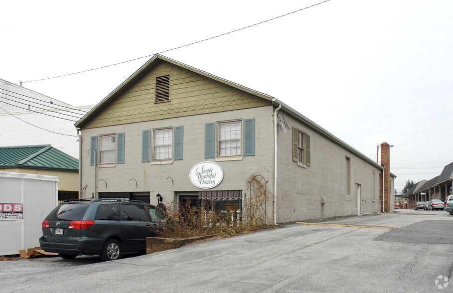 Primary Photo Of 1330 Reisterstown Rd, Pikesville Freestanding For Lease