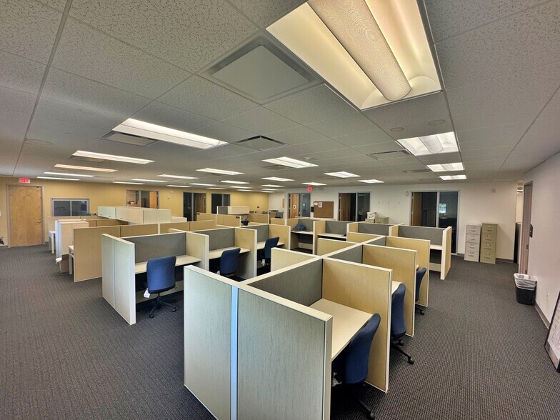 More Photos Of 119 Hamilton Park Dr, Tallahassee Warehouse For Lease