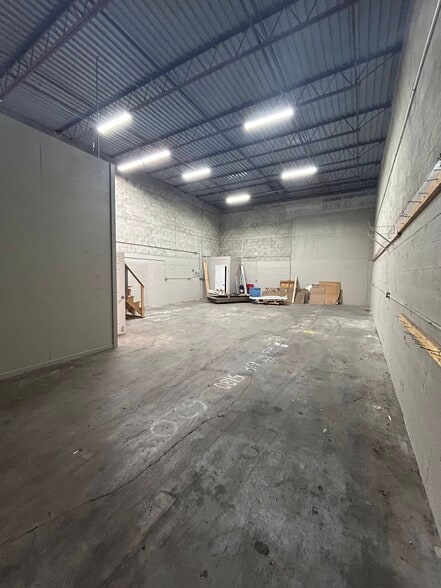 More Photos Of 1624 SE Village Green Dr, Port Saint Lucie Warehouse For Lease