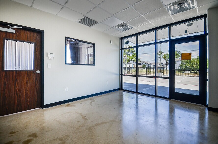 More Photos Of 17625 Kieth Harrow Blvd, Houston Warehouse For Lease