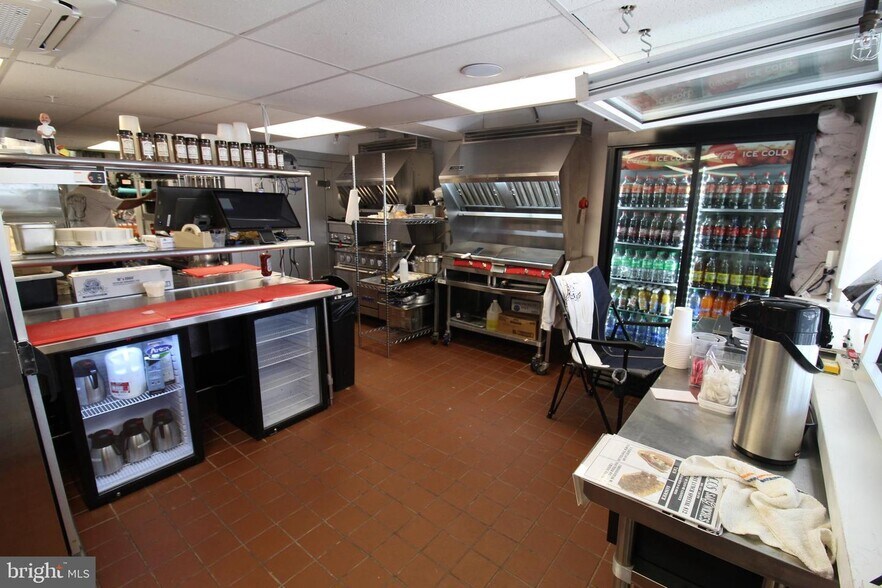 More Photos Of 510 N Bay Ave, Beach Haven Office For Sale