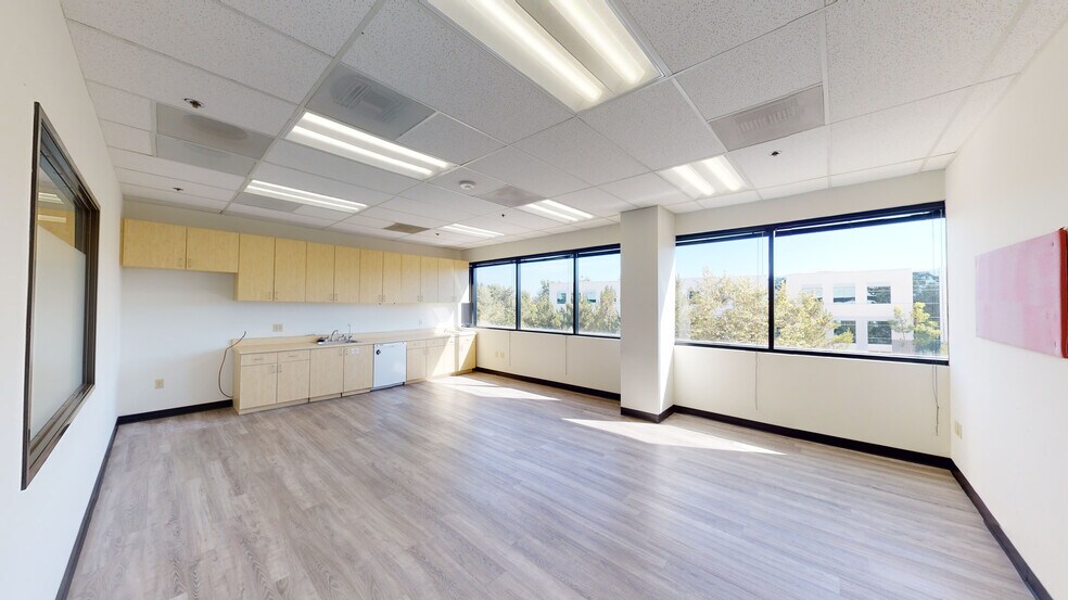 More Photos Of 15373 Innovation Dr, San Diego Office For Lease