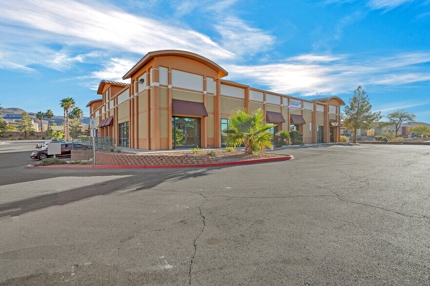 More Photos Of 1510 W Horizon Ridge Pky, Henderson Unknown For Lease