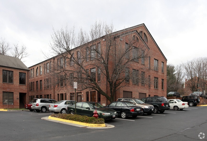 More Photos Of 407 Church St NE, Vienna Medical For Lease