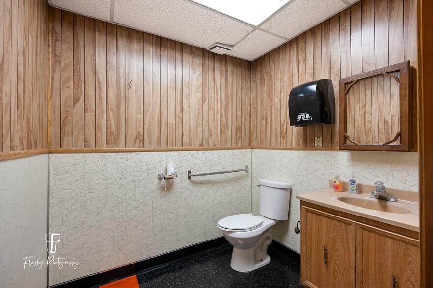 More Photos Of 7005 Downing Ave, Bakersfield Warehouse For Sale