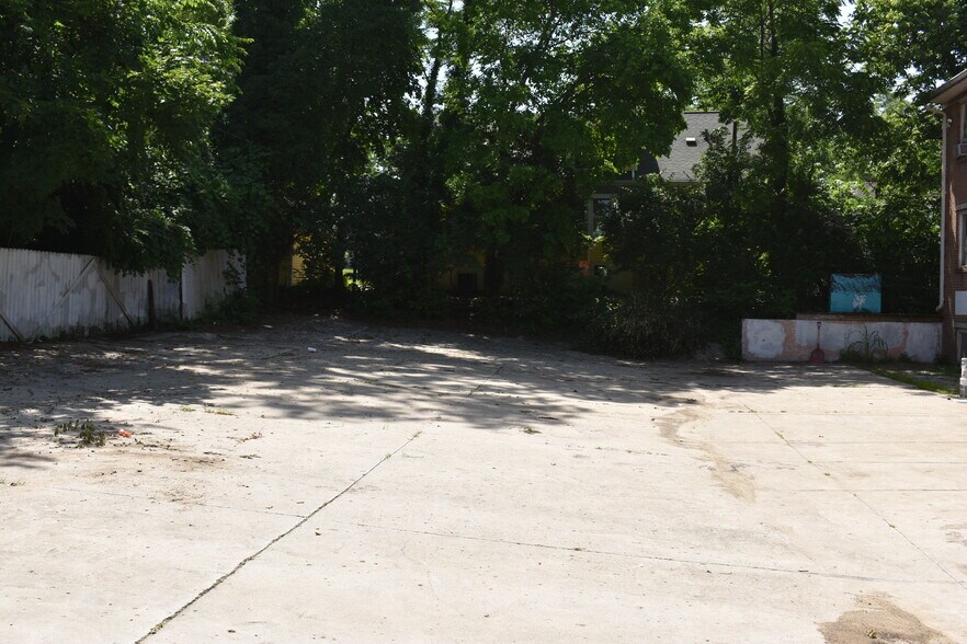 More Photos Of 405 E Vine St, Oxford Sorority Fraternity House For Sale