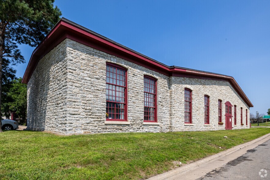 More Photos Of 23 Empire Dr, Saint Paul Office For Lease