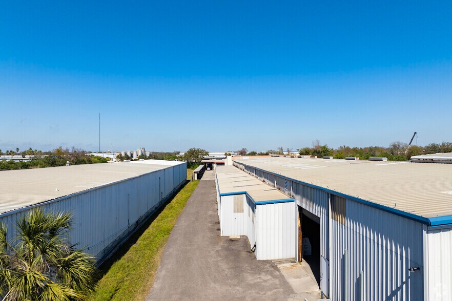 More Photos Of 5208 St Paul St, Tampa Warehouse For Lease