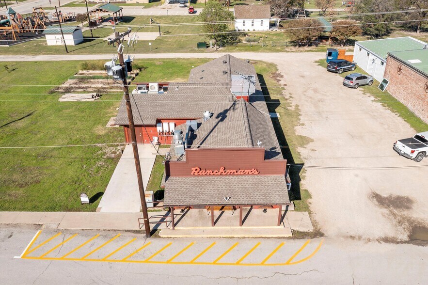 More Photos Of 110 W Bailey St, Ponder Restaurant For Sale