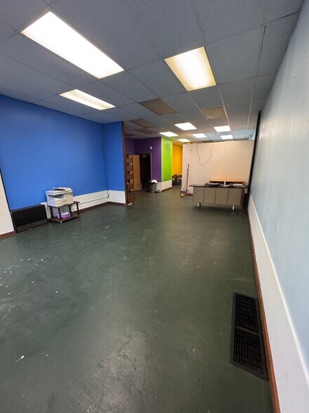 More Photos Of 216 E 3rd St, Winona General Retail For Lease