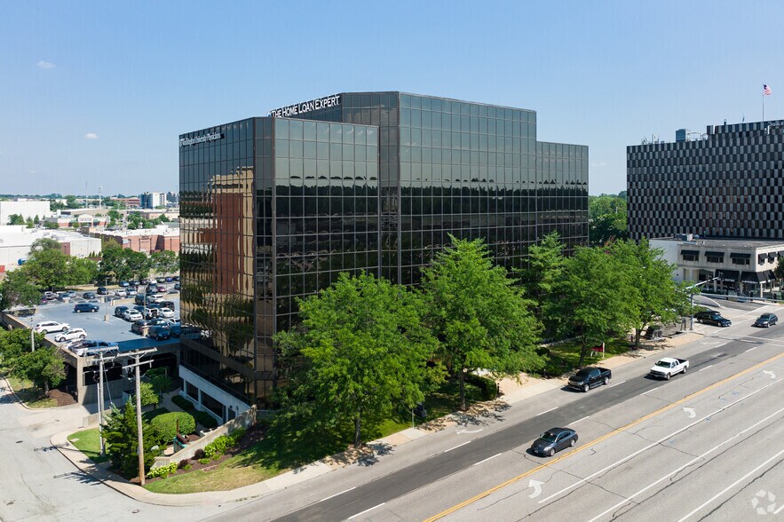 More Photos Of 1600 S Brentwood Blvd, Brentwood Office For Sale