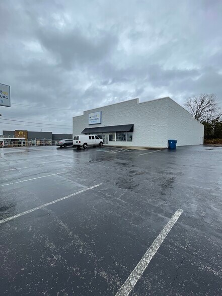 Primary Photo Of 685 S College St, Harrodsburg Storefront Retail Office For Lease