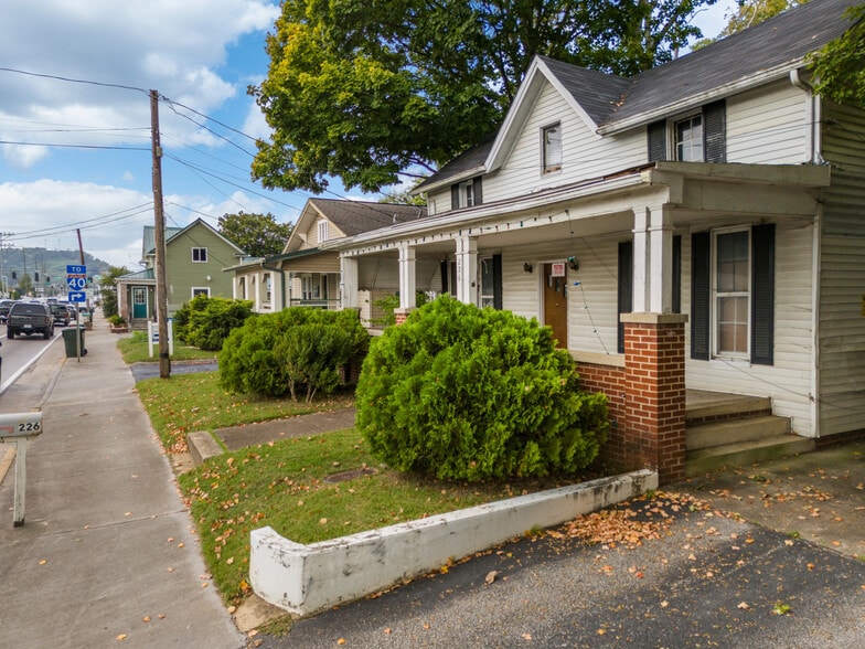 More Photos Of 226 E Main St, Sevierville Freestanding For Sale