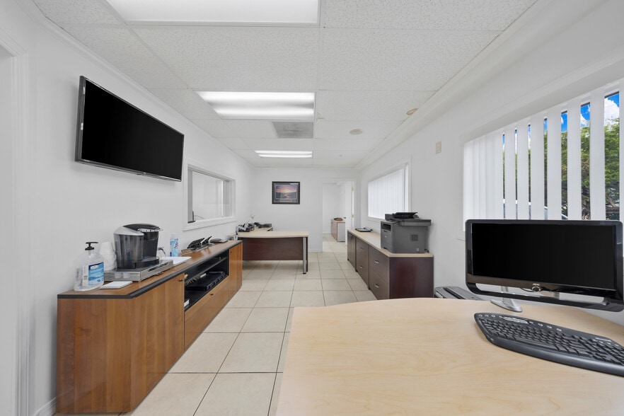 More Photos Of 10800 NW 21st St, Miami Warehouse For Sale