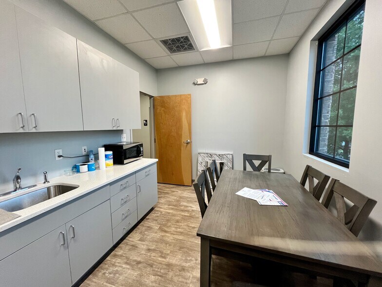 More Photos Of 259 S Broad St, Mooresville Office For Lease