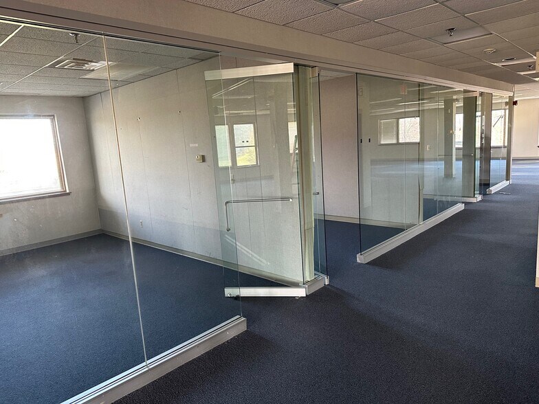 More Photos Of 3300 University Dr, Auburn Hills Office For Lease