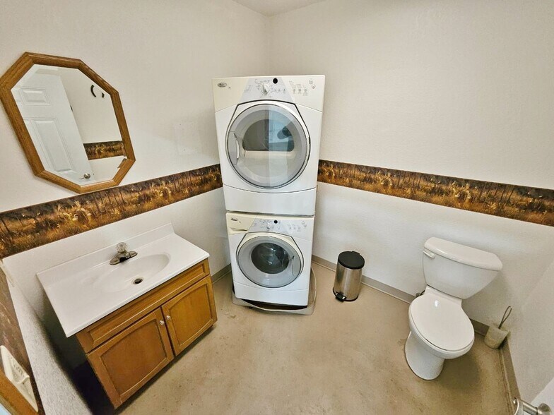 More Photos Of 314 1st St NE, Rugby Light Distribution For Sale