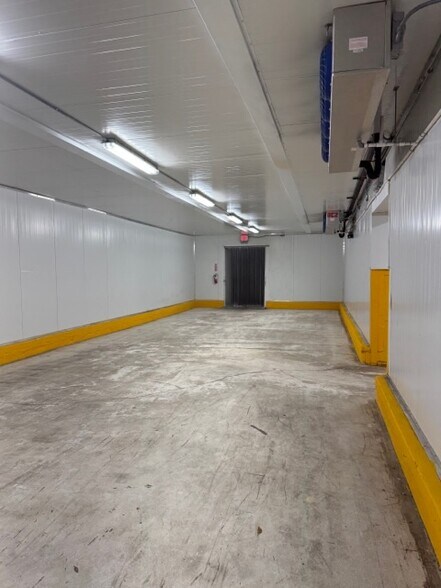 More Photos Of 1370-1380 NW 22nd St, Miami Warehouse For Lease