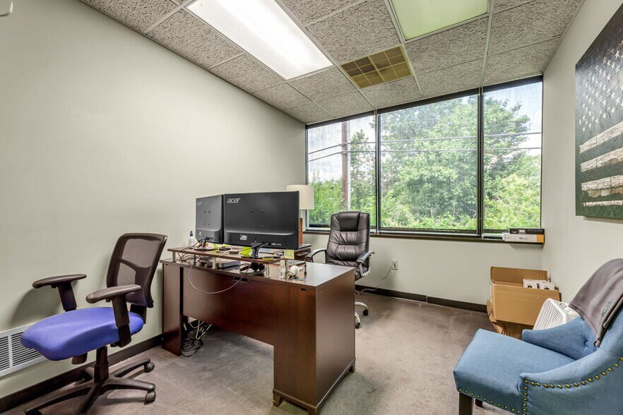 More Photos Of 115 Pomona Dr, Greensboro Office Residential For Lease