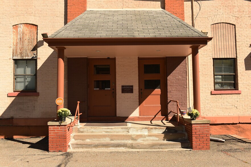 More Photos Of 1493 Old Butler Plank Rd, Glenshaw Office For Sale