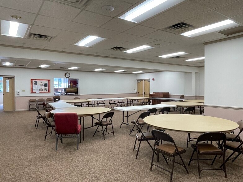More Photos Of 1001 NE 16th Ave, Gainesville Religious Facility For Lease