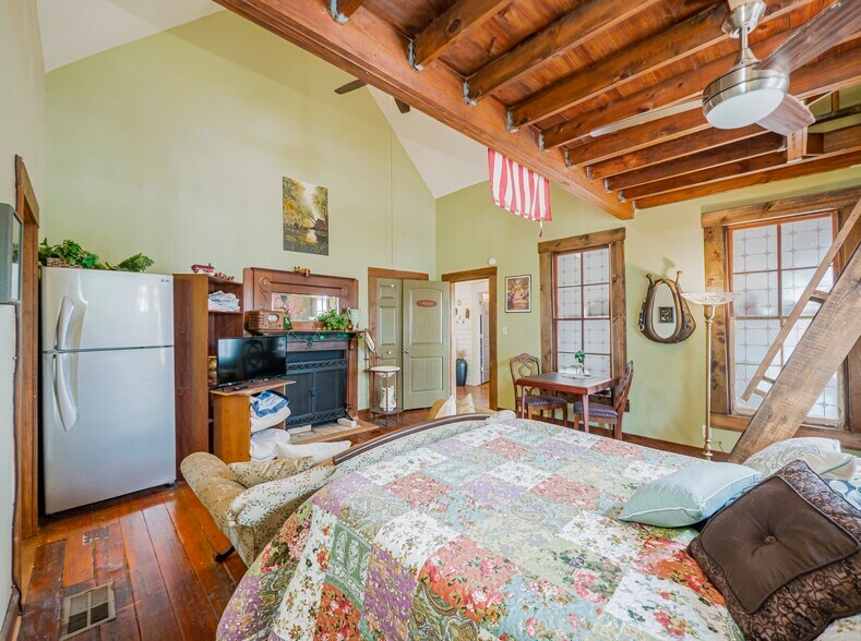 More Photos Of 1307 Wright St, Llano Freestanding For Sale