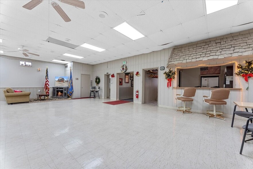 More Photos Of 8840 Macomb St, Grosse Ile Township Freestanding For Sale