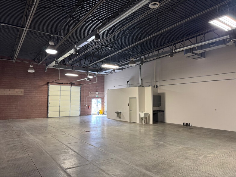 More Photos Of 1075 Ford St, Colorado Springs Warehouse For Lease