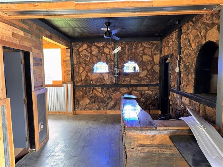 More Photos Of 2222 Freeport Rd, New Kensington Storefront For Sale