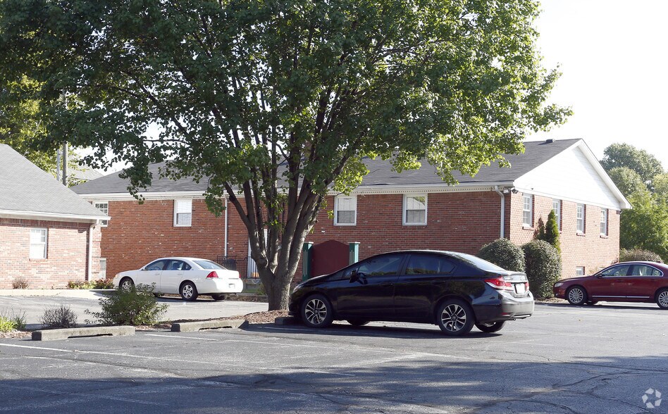 More Photos Of 4040 S Meridian St, Indianapolis Office For Lease