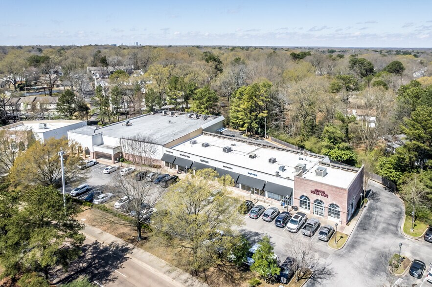 More Photos Of 7570-7604 W Farmington Blvd, Germantown General Retail For Lease