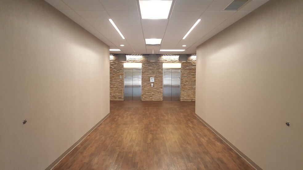 More Photos Of 3901 W 86th St, Indianapolis Office For Lease