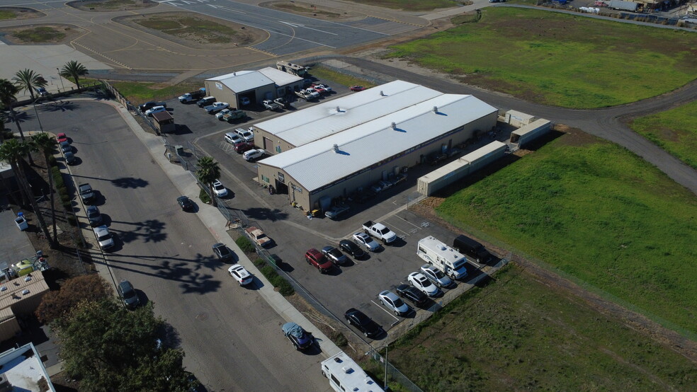 More Photos Of 8520 Railroad Ave, Santee Manufacturing For Lease