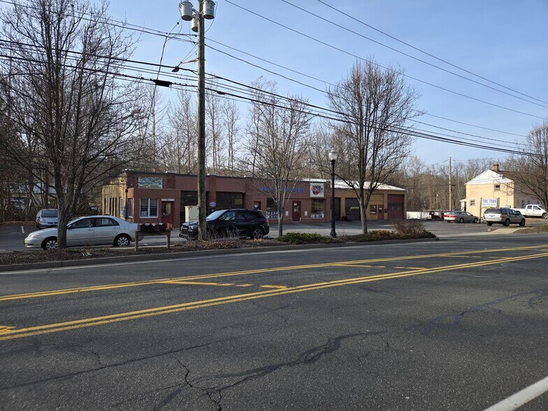 More Photos Of 616 Main St S, Southbury Auto Repair For Sale