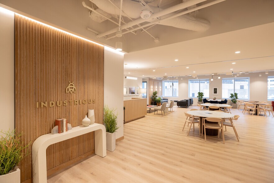 Primary Photo Of 1301 McKinney St, Houston Coworking Space