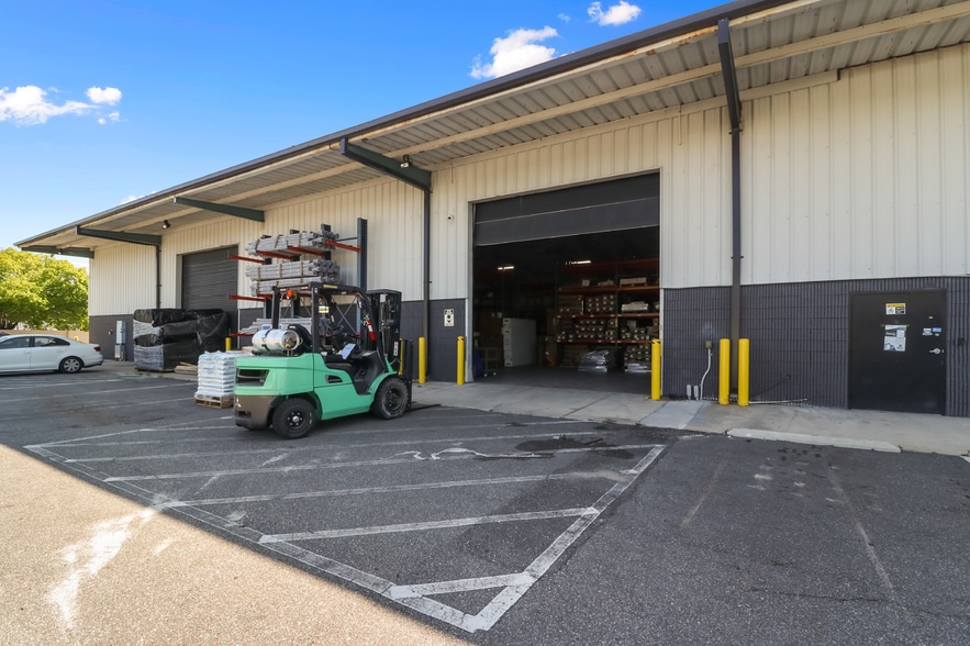 More Photos Of 901 Armstrong Blvd, Kissimmee Warehouse For Sale
