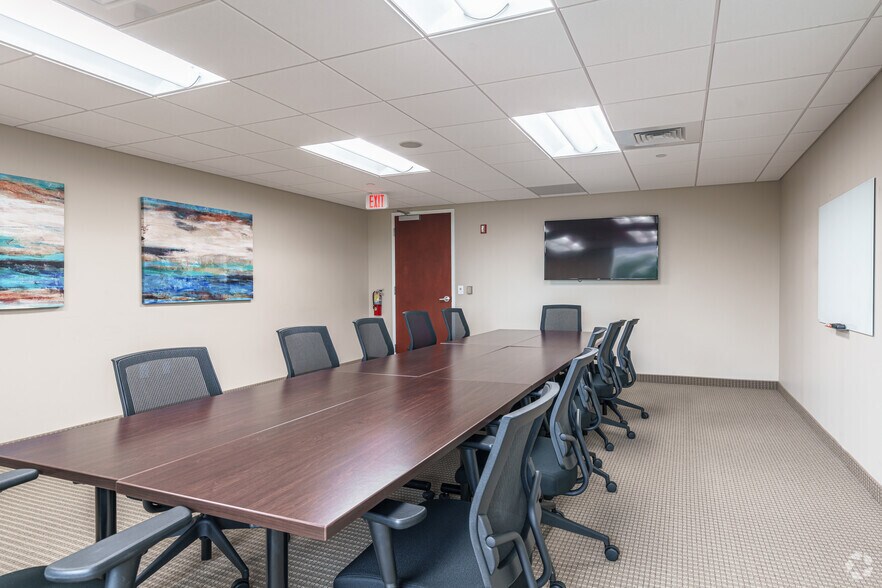 More Photos Of 1645 Palm Beach Lakes Blvd, West Palm Beach Office For Lease