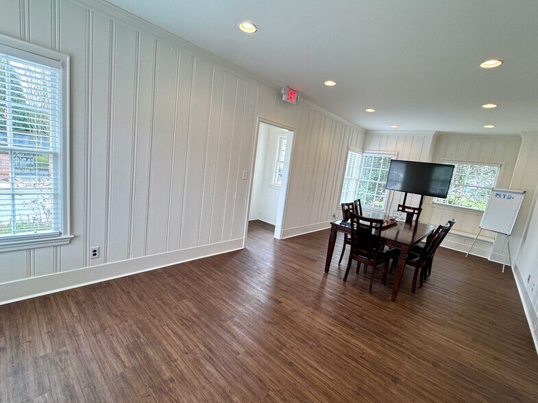 More Photos Of 315 Academy St NE, Gainesville Office For Lease