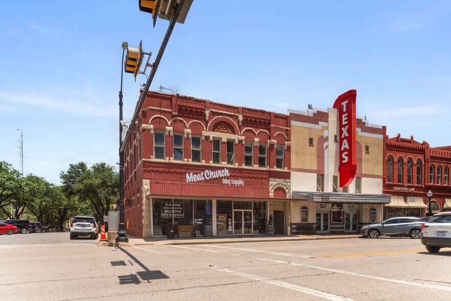Primary Photo Of 114 W Main St, Waxahachie Storefront For Lease